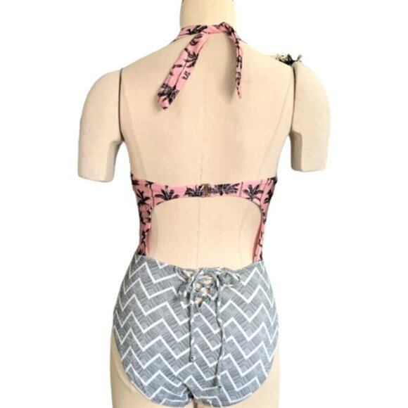 No Boundaries M Barbiecore Pink Palms & Chevrons Halter Lace-up Swimsuit 19417 - Picture 4 of 8